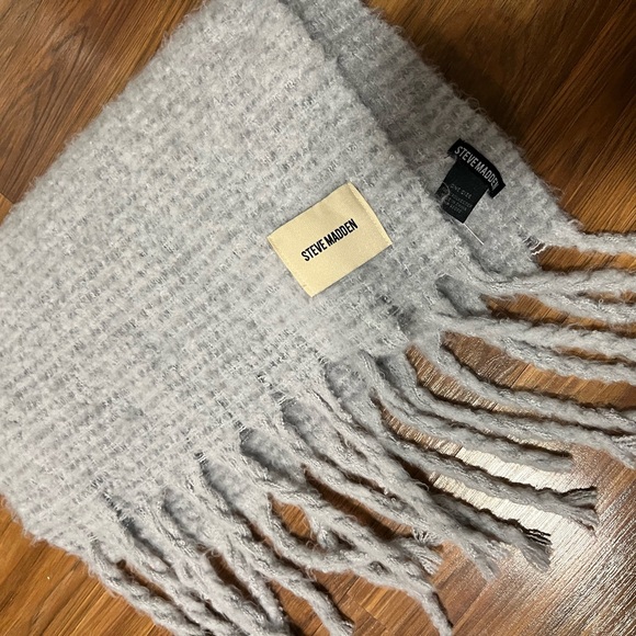 Steve Madden Gray Fringed Scarf - Picture 1 of 5